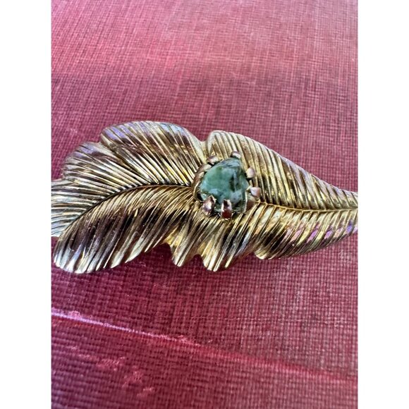 Vintage Feather Brooch with Green Glass Cabochon – Silver Tone - Picture 2 of 4